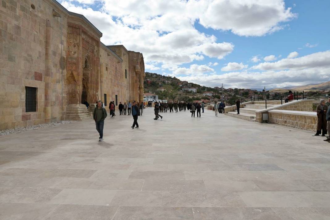 Bir dönemin akıl hastanesiydi: Ziyaretçi akını yaşanıyor! Aynı zamanda ibadethane, 9 yıllık restorasyon sona erdi 9